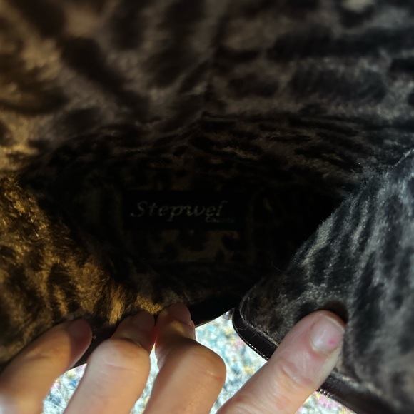 Stylish Black Lined Boots - Picture 7 of 7